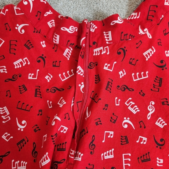 Red Circle Skirt Music Notes Size S Jazz Band Blues Artsy Singer Songwriter - Picture 6 of 10